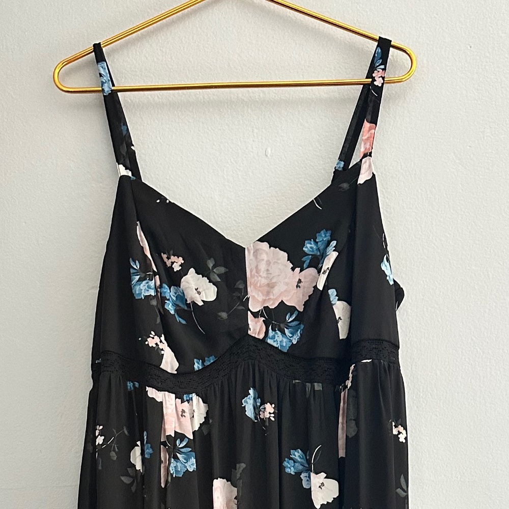 TORRID BLACK FLORAL STRAPPY MAXI DRESS